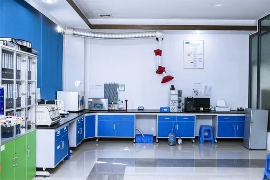 Поворачиваемая 44*195 мм 4G LTE антенна с мужским прямым разъемом RP-SMA для температуры работы от -20 ̊C до +60 ̊C